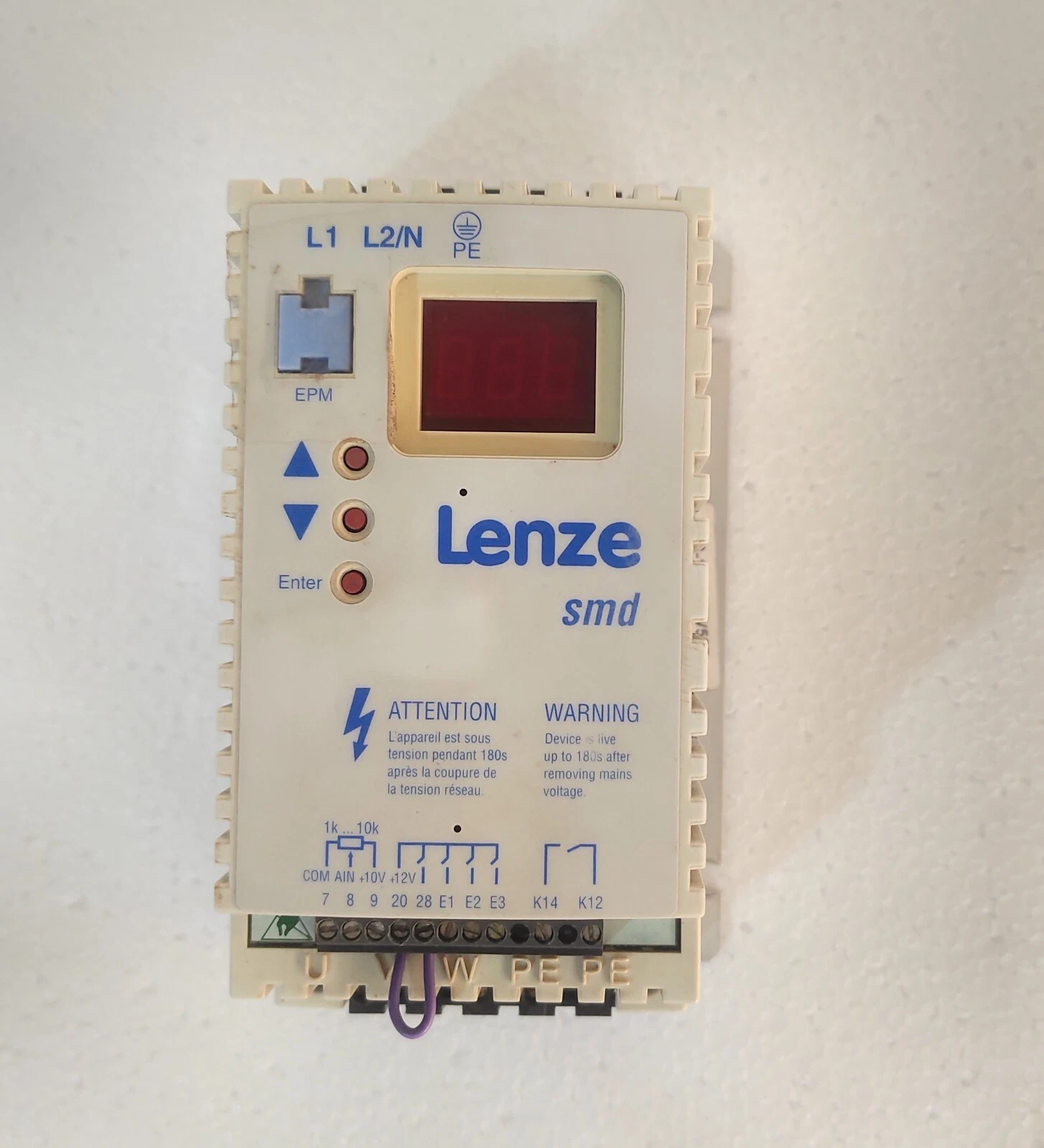 Lenze esmd751X2sfa /ESMD751X2SFA  Inverter Drive 1 Phase 0.75 KW